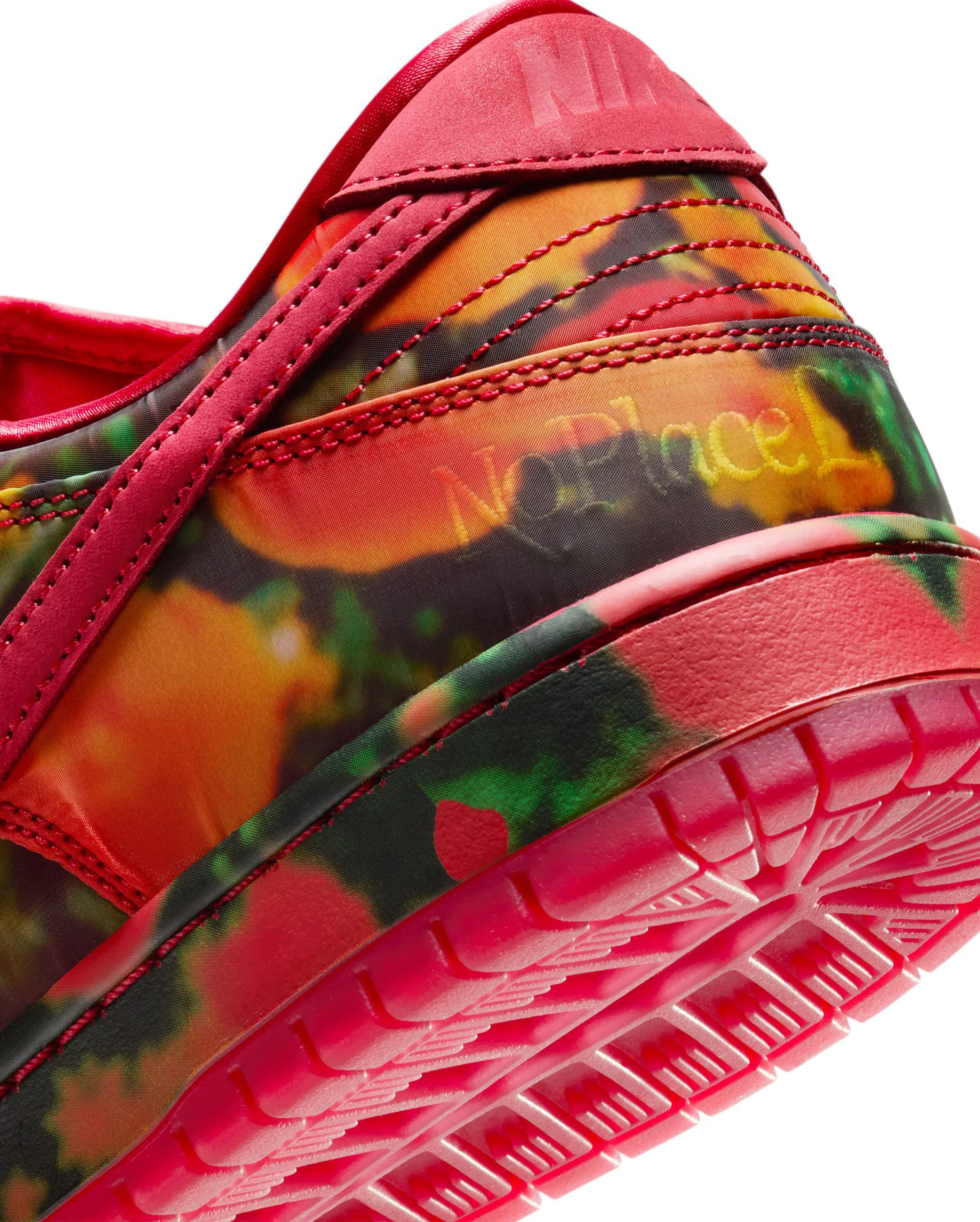 Dunk Low The Wizard of Oz Poppy Field - Image 5